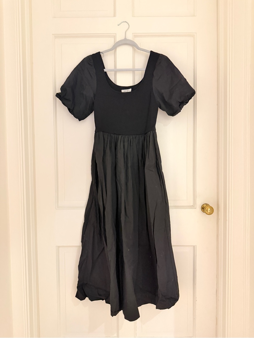 Mod Ref Black Puff-Sleeve Midi Dress